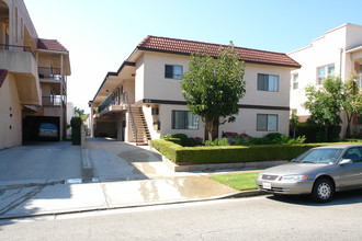 113 S Cedar St in Glendale, CA - Building Photo - Building Photo