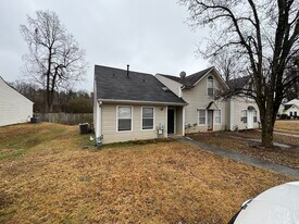 9051 Stoneleigh Trce in Douglasville, GA - Building Photo