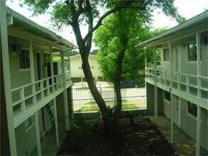 205 Avondale St in Houston, TX - Building Photo - Building Photo