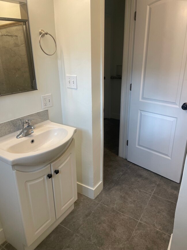 10411 S Van Ness Ave, Unit Van ness