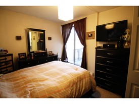 144 Kenrick St, Unit #23 in Boston, MA - Foto de edificio - Building Photo