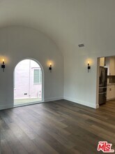 1536 N Commonwealth Ave in Los Angeles, CA - Building Photo - Building Photo