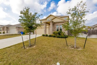 21412 Bird Wing Dr in Pflugerville, TX - Foto de edificio - Building Photo