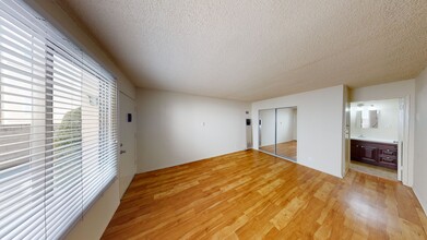 SELBY in Los Angeles, CA - Building Photo - Interior Photo