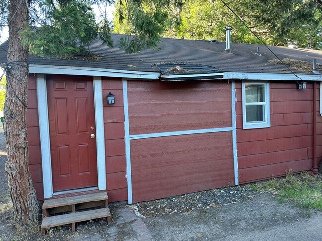 741 1/2 2nd St in Klamath Falls, OR - Building Photo - Building Photo