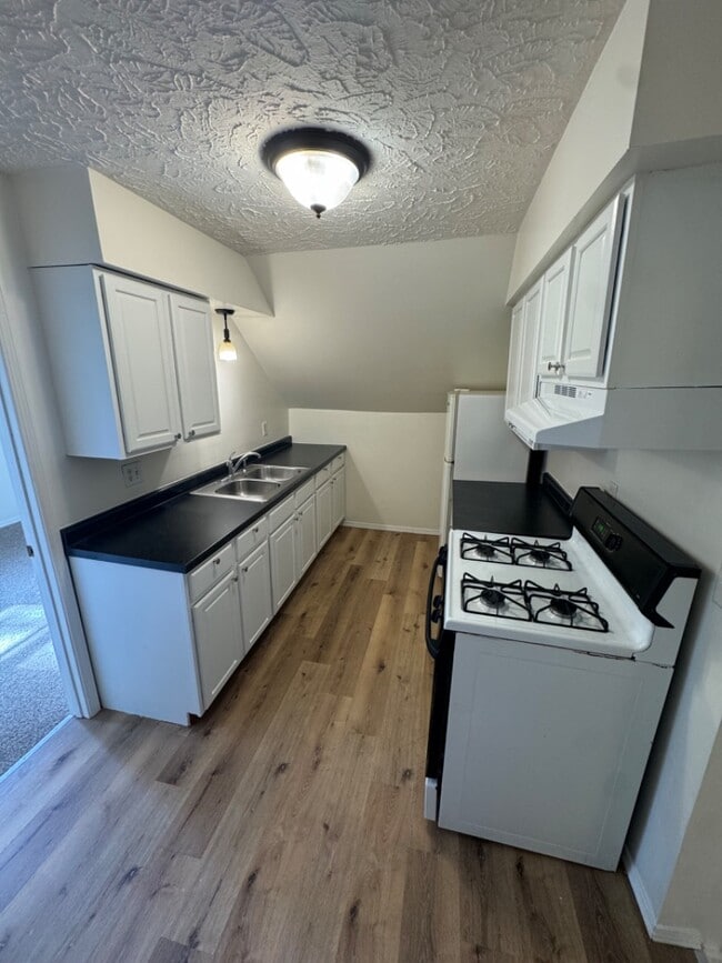 property at 611 N Mclean St