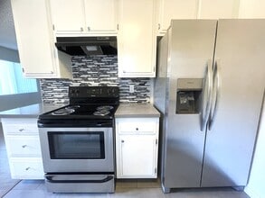 10914 Rose Ave in Los Angeles, CA - Foto de edificio - Building Photo