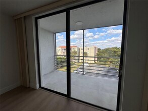 1820 N Lauderdale Ave, Unit 3407 in North Lauderdale, FL - Building Photo - Building Photo