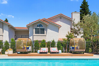 Cascades in Fresno, CA - Foto de edificio - Building Photo