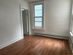 28 Olive St in Meriden, CT - Building Photo - Building Photo