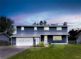 7189 Coventry Rd N in East Syracuse, NY - Building Photo