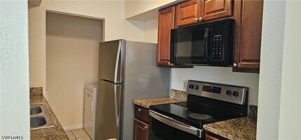 2865 Winkler Ave in Ft. Myers, FL - Building Photo - Building Photo