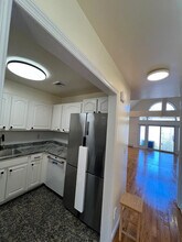 25016 41st Rd, Unit 2 in Little Neck, NY - Foto de edificio - Building Photo