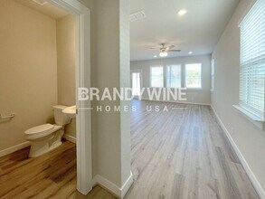 8815 Adolph Scheel Wy in Converse, TX - Foto de edificio - Building Photo