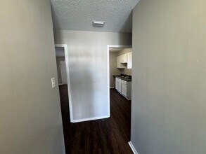 5735 Ballenmoor Dr in Memphis, TN - Building Photo - Building Photo