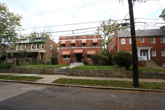 2916 P St SE in Washington, DC - Foto de edificio - Building Photo