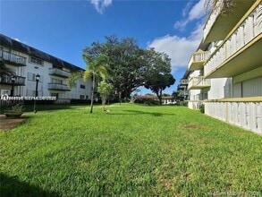 15225 NE 6th Ave in Miami, FL - Foto de edificio - Building Photo