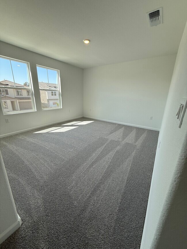 15440 Gallatin Rd in Lathrop, CA - Building Photo - Building Photo