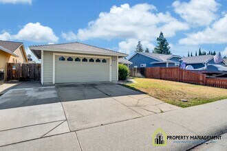 8160 Scenic Hills Way in Sacramento, CA - Building Photo - Building Photo