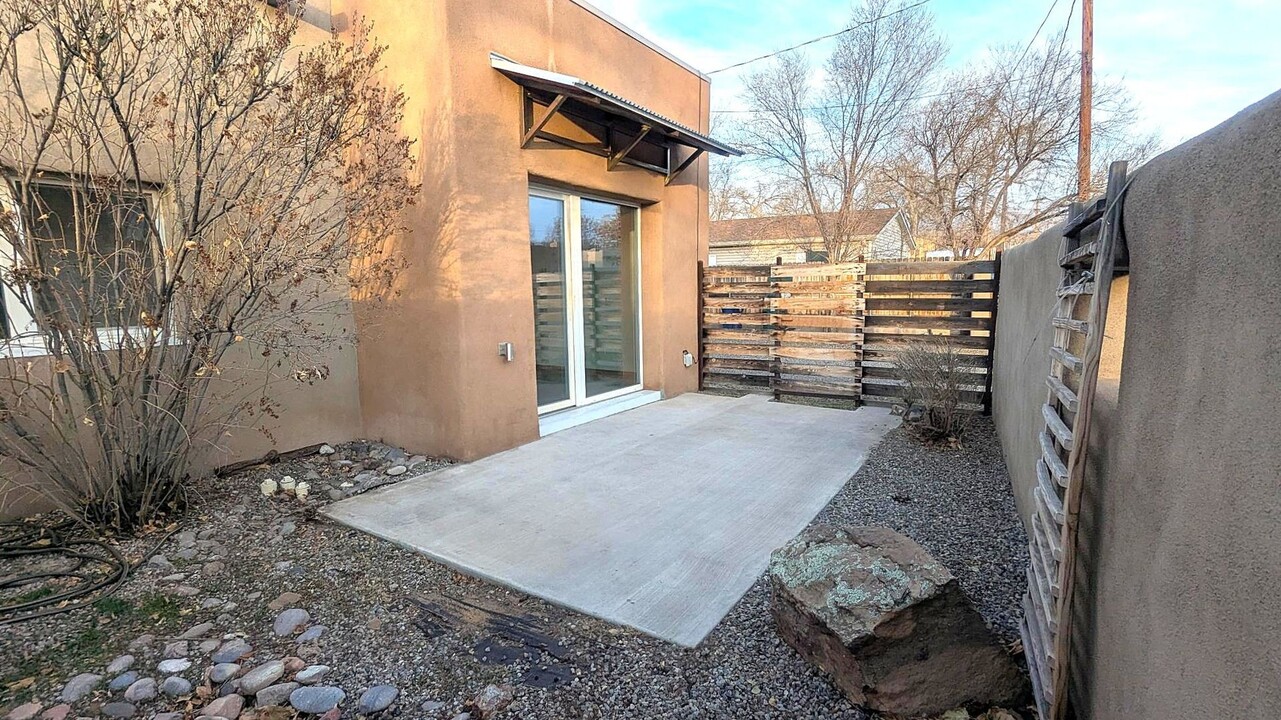 925 Dunlap St in Santa Fe, NM - Building Photo