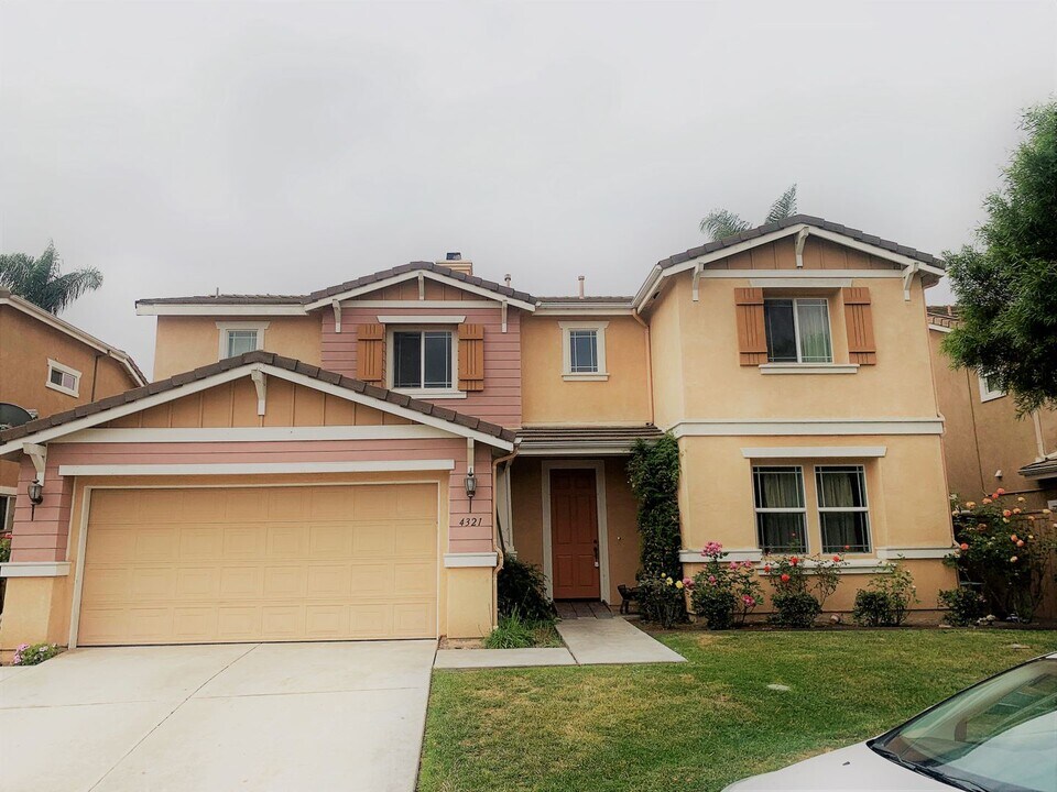4321 Saddlehorn Way in Oceanside, CA - Building Photo