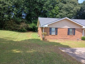 405 Santa Fe Trail in Ellenwood, GA - Building Photo - Building Photo