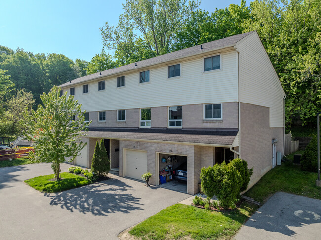 Willow Park Condominiums in Kitchener, ON - Building Photo - Building Photo