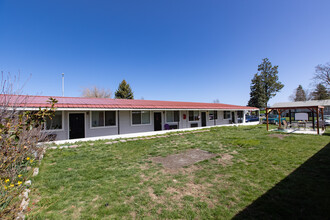 128 N Academy St in Goldendale, WA - Building Photo - Building Photo