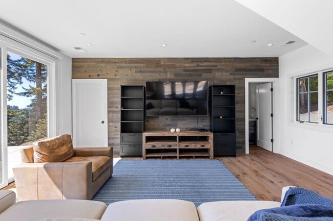 220 Ware Rd in Redwood City, CA - Building Photo - Building Photo