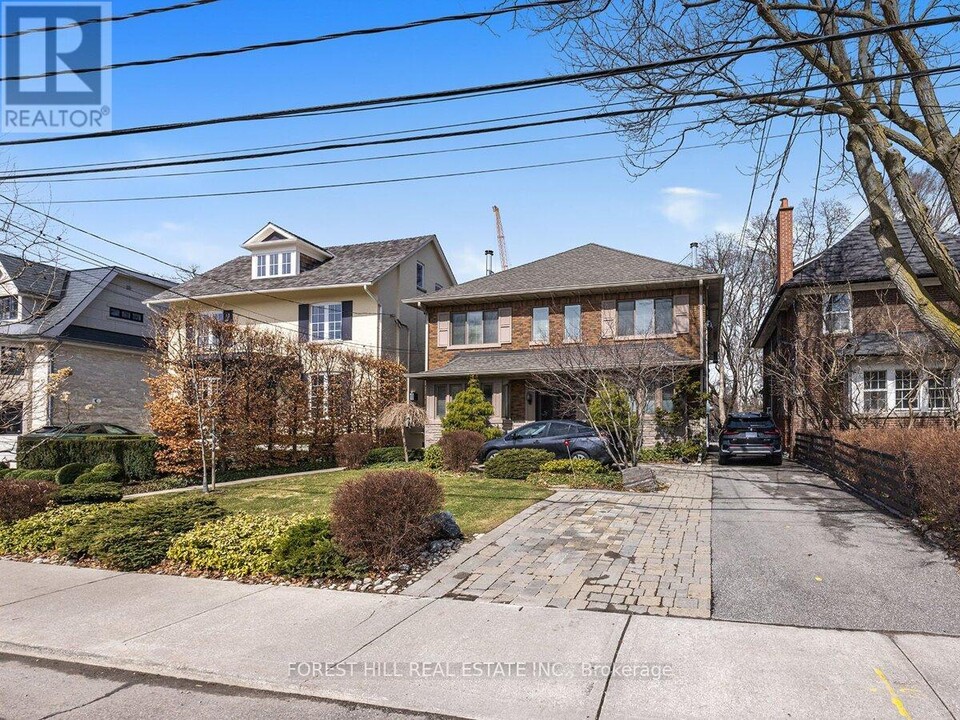14 Glenview Ave in Toronto, ON - Building Photo