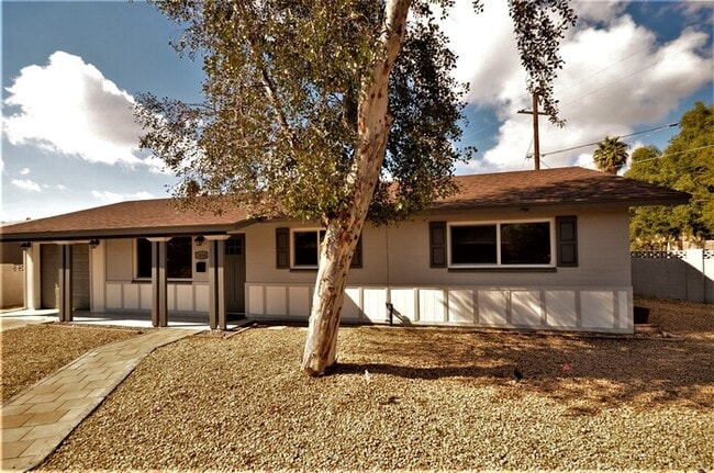 property at 3414 N Navajo Trail