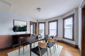 2212 Glenwood Ave in Minneapolis, MN - Building Photo - Building Photo