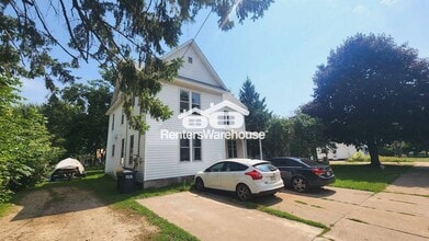 260 S Plum St in Ellsworth, WI - Building Photo - Building Photo