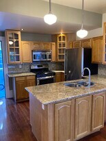 407 Avon St in Oakland, CA - Building Photo