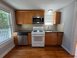 16 1/2 W Main Street Unit in Norwalk, CT - Building Photo - Building Photo