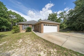 4213 Leisure Lakes Dr in Chipley, FL - Building Photo - Building Photo
