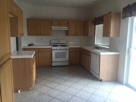 12866 Brookdale St in Victorville, CA - Building Photo