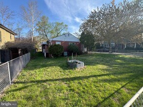 2000 La Grande Ave in Alexandria, VA - Building Photo - Building Photo