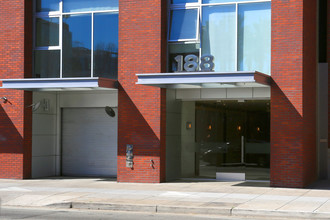 188-190 King St in San Francisco, CA - Foto de edificio - Building Photo