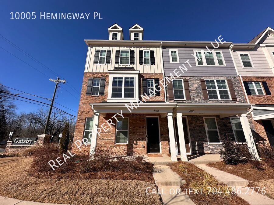 10005 Hemingway Pl in Mint Hill, NC - Foto de edificio