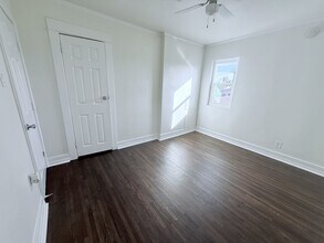 554 W 92nd St in Los Angeles, CA - Foto de edificio - Building Photo