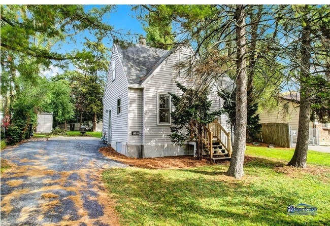 property at 708 S Cedarwood Cir