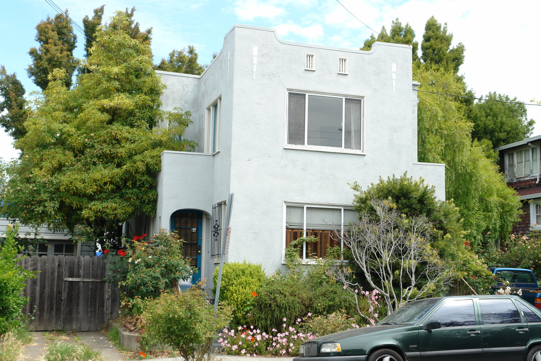 2415-2417 Dowling Pl in Berkeley, CA - Building Photo