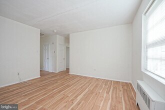 671 Franklin Pl in Philadelphia, PA - Building Photo - Building Photo