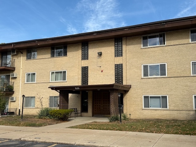 525 S Cleveland Ave in Arlington Heights, IL - Building Photo