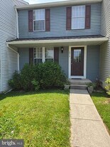 8910 Pembrook Woods in Laurel, MD - Building Photo