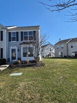 8428 Saylor Ct in Breinigsville, PA - Building Photo