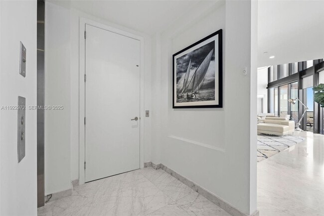 18555 Collins Ave in Sunny Isles Beach, FL - Building Photo - Building Photo