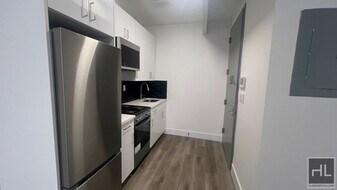902 Rogers Ave, Unit 3F in Brooklyn, NY - Building Photo