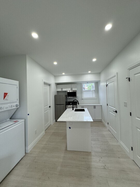 833 Albert Rd in Windsor, ON - Building Photo